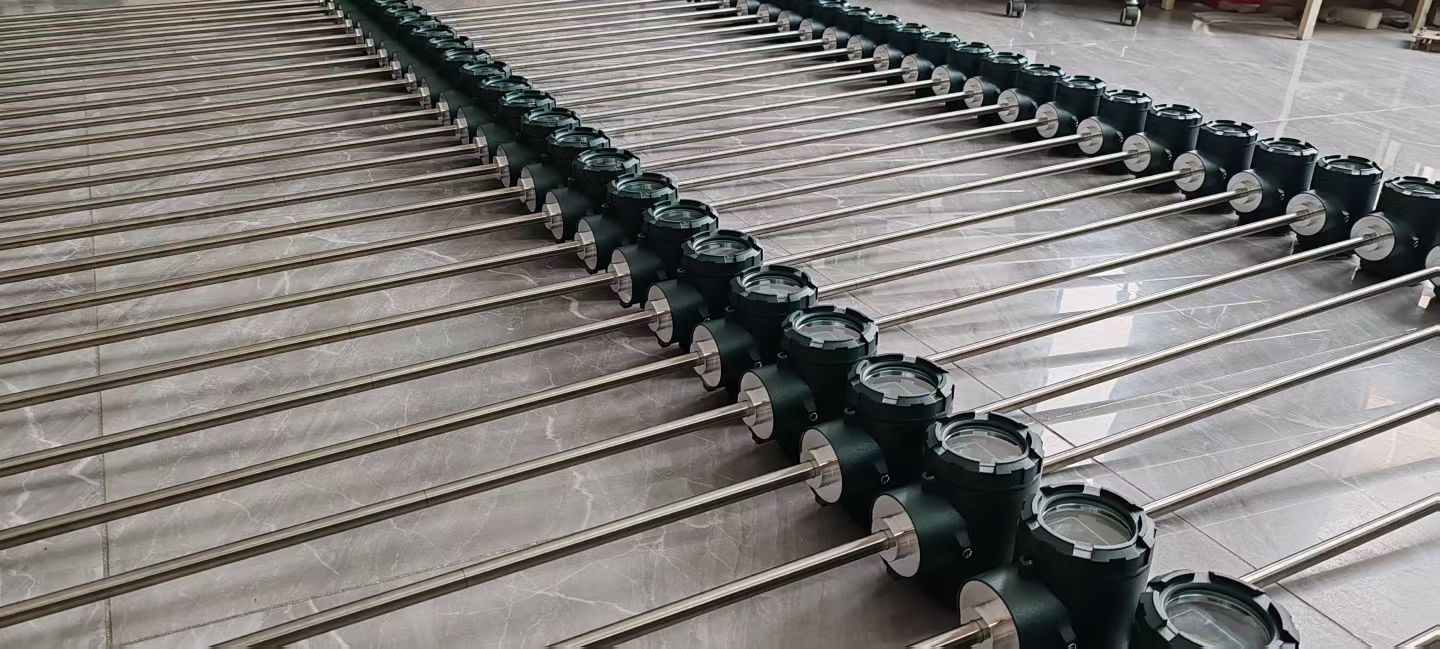 Can the brightness of the light source with a light source be adjusted for the Biao Wang sight glass?